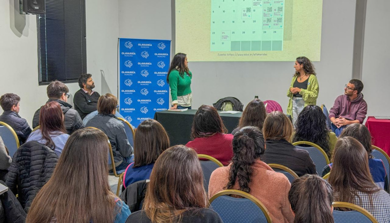 A auditorio completo se llevó a cabo el taller sobre estereotipos en actos escolares