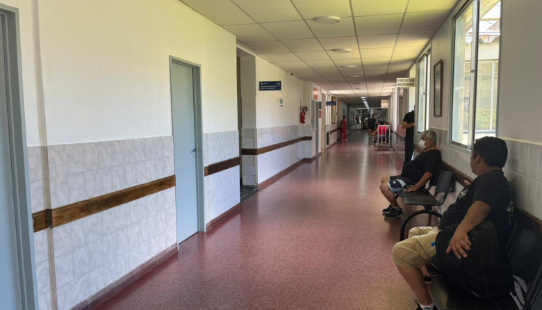 El Municipio echó a dos urólogos porque atendían en sus consultorios privados mientras faltaban al Hospital