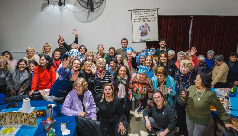 Color, baile y diversión en un concurrido Encuentro para Personas Mayores