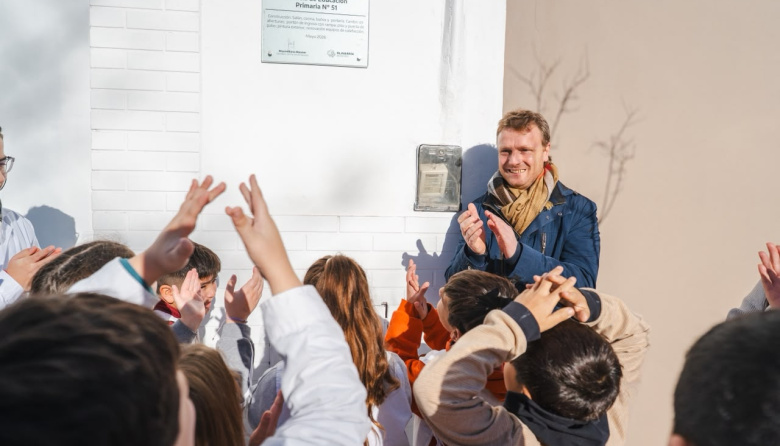 Wesner visitó la Escuela N° 51 y recorrió las obras recientemente culminadas