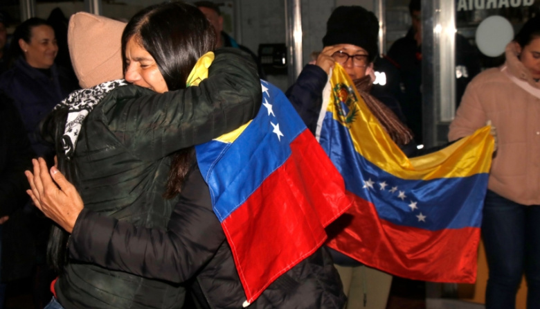 Bomberos Voluntarios de Olavarría recibió a María Bevacqua tras su misión internacional en Venezuela