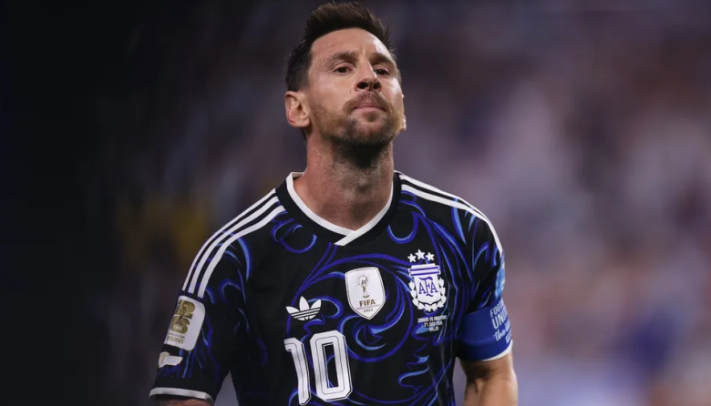 Argentina vs Inglaterra: los equipos, la camiseta y el árbitro de una semifinal histórica