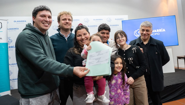 Más familias de Olavarría avanzan en la escrituración de sus viviendas