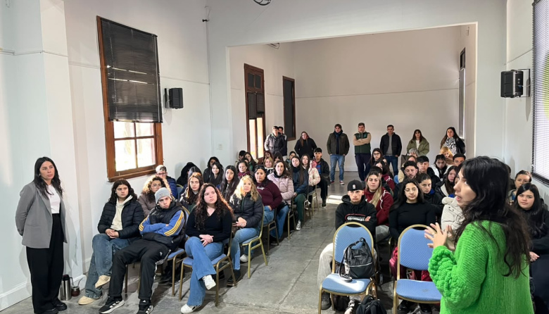 De cara a los festejos del 21 de septiembre el Municipio volvió a reunirse con las juventudes
