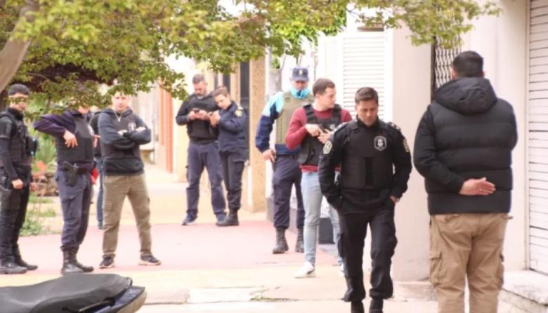 Trasladarán a Sierra Chica al joven que se atrincheró armado en la casa de su expareja en Bolívar