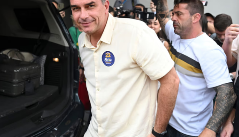 Flávio Bolsonaro huyó a Estados Unidos y solicitará asilo a Trump