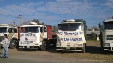 Transportistas cerealeros se manifiestan en la rotonda de ruta 226 y 51