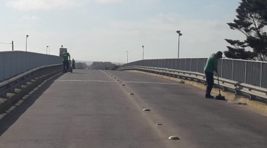 Se realizarán tareas de limpieza en el puente de Avenida Colón