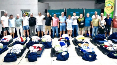 Wesner entregó 30 kits deportivos a instituciones de la Unión de Clubes de Olavarría