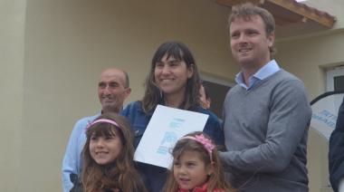La Provincia entregó seis viviendas en el Barrio Educadores: "Vinieron a saldar una deuda histórica"