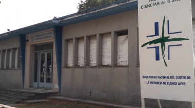 Graduados y graduadas de la Facultad de Ciencias de la Salud reclaman por su título