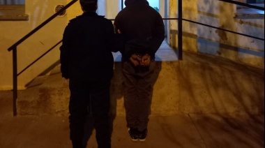 Un detenido en un camino vecinal de Hinojo con “pedido de captura”