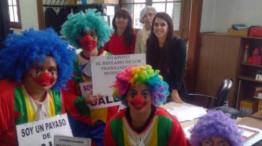 Disfrazados de payasos, los trabajadores municipales fueron al Palacio San Martín