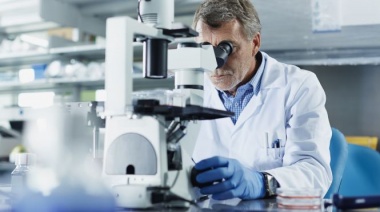Bioquímicos en alerta por retrasos en pagos de obras sociales y precios en insumos