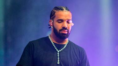 Drake regala 50.000 dolares a un fan porque su novia lo dejó