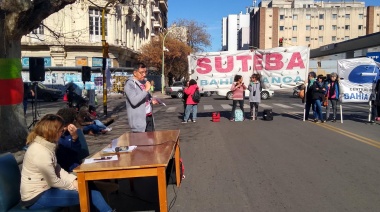 Un sector docente para martes y miércoles y la Provincia descontará los días