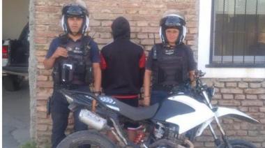 Circulaba en una motocicleta con pedido  de secuestro y fue atrapado