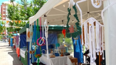 Feria navideña en la plaza Coronel Olavarría y el Paseo Jesús Mendía