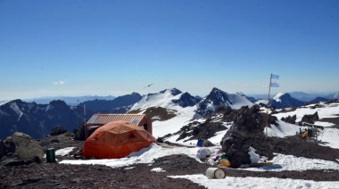 El hospital "más alto del mundo" funciona a más de 6.000 metros en el Aconcagua