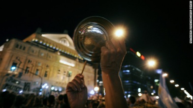 Se convoca a un cacerolazo contra la Ley ómnibus este martes