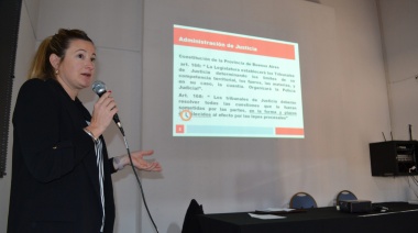 La fiscal Paula Serrano encabezó la primera jornada del Programa Municipal de Capacitación Policial