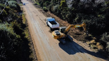 El Municipio realiza tareas de limpieza y mantenimiento vial sobre Ituzaingó Sur y acceso a La Isla