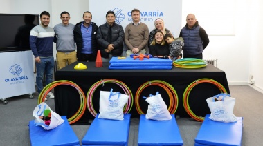Maximiliano Wesner encabezó la entrega de material deportivo a gimnasios locales