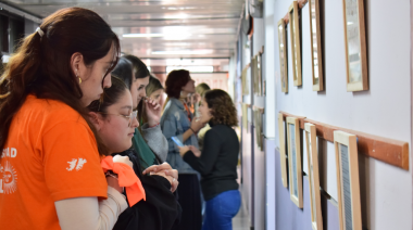 Se inauguró la muestra colectiva “De Memoria a Memoria” en los pasillos de la FACSO