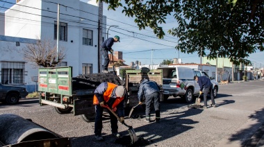 Trabajos de bacheo en el barrio San Vicente