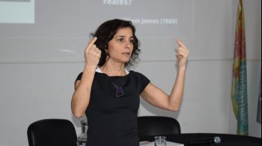 Natalia Aruguete presentó en la ciudad el libro “Nosotros contra ellos”