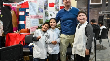 El intendente Wesner visitó la Feria Regional de Educación, Arte, Ciencia y Tecnología