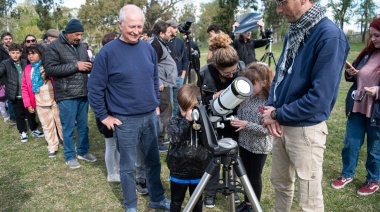 Un centenar de personas disfrutó del eclipse en el Bioparque La Máxima