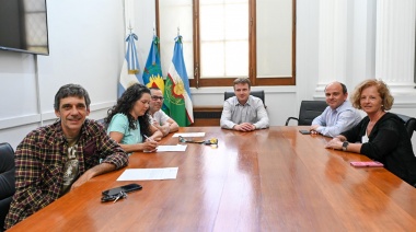 Wesner entregó a productores apícolas y ganaderos créditos del Ministerio de Asuntos Agrarios