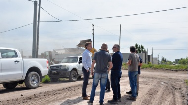 El intendente Wesner recorrió el barrio Minero y supervisó trabajos de mantenimiento de calles