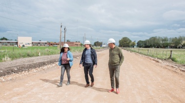 Maximiliano Wesner visitó la obra de pavimentación de Avenida La Rioja