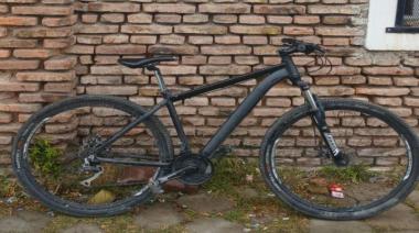 La policía recuperó una bicicleta robada: un joven de 18 años terminó imputado por encubrimiento