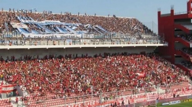 Es oficial: vuelven los visitantes al fútbol argentino