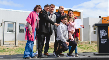Junto al Gobernador, el intendente Wesner entregó las primeras 58 viviendas del barrio CECO III y más de mil escrituras