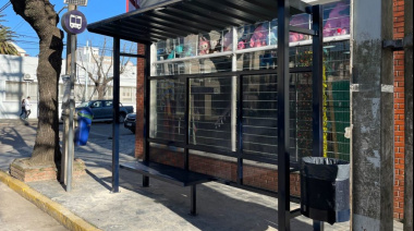 El Municipio lleva a cabo la colocación de nuevos refugios para pasajeros de transporte público