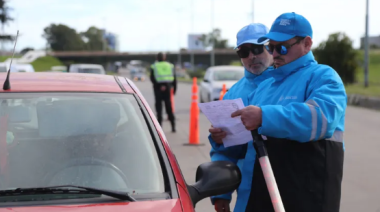 Multas más caras: cruzar en rojo o circular sin VTV puede costar hasta $1.606.000