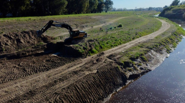 Trabajos de limpieza del cauce del arroyo Tapalqué