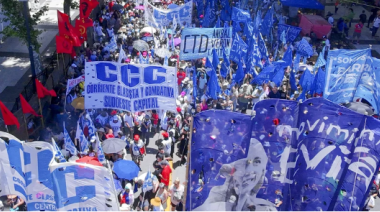 La CGT marchó en Plaza de Mayo contra la reforma laboral y anticipó un “paro nacional”