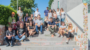 En las escalinatas del Museo de las Ciencias se inauguró un mural colectivo que rescata la flora nativa