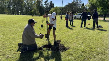 El Municipio realizó una Plantación Forestal en el Parque Municipal La Isla