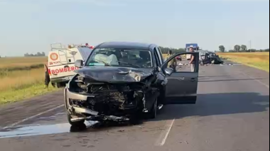 Brutal choque frontal dejó como saldo un muerto y tres heridos