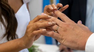 El bonaerense se "une", aunque le escapa al compromiso del casamiento