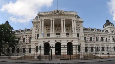 La Provincia retoma las paritarias con los gremios y sobrevuela un ajuste por decreto