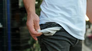 El salario real de los trabajadores registrados acumula tres meses de caída consecutivos