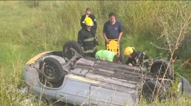 Pergamino: volcó y pasó toda la noche atrapado en el auto hasta que lo vieron