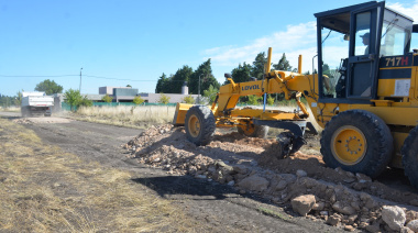 Trabajos de apertura de calle en el barrio Los Sauces